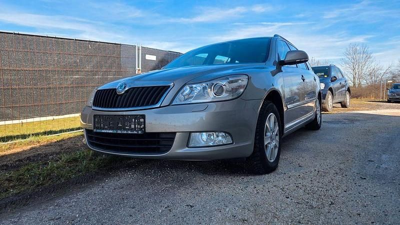 Gebraucht Skoda Octavia Elegance 105 PS (77 kW) 2011 Beige Kombi