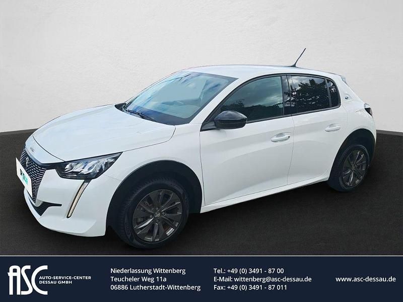 Weiß Gebraucht 2023 Peugeot e-208 Allure Kleinwagen | 19.875 € (Guter Preis) - Bild 1/4