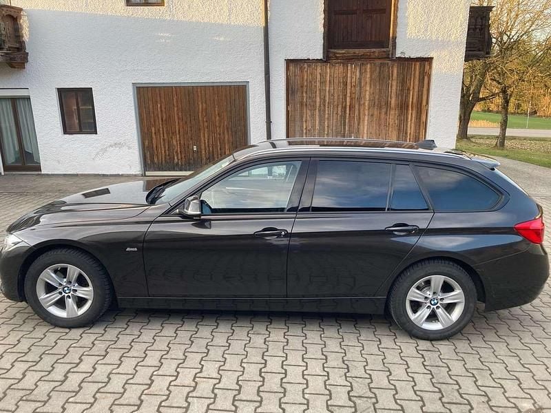 Gebraucht BMW 320 Sport Line 190 PS (139 kW) 2017 Braun Kombi