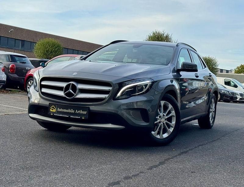 Grau Gebraucht 2014 Mercedes GLA200 SUV | 15.990 € (Fairer Preis) - Bild 1/4