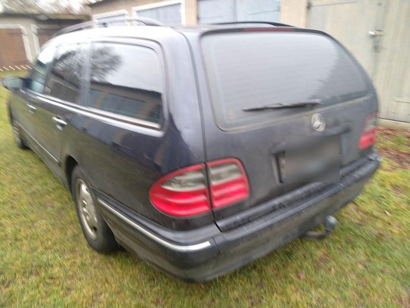 Gebraucht Mercedes E240 Avantgarde 170 PS (125 kW) 2002 Blau Kombi