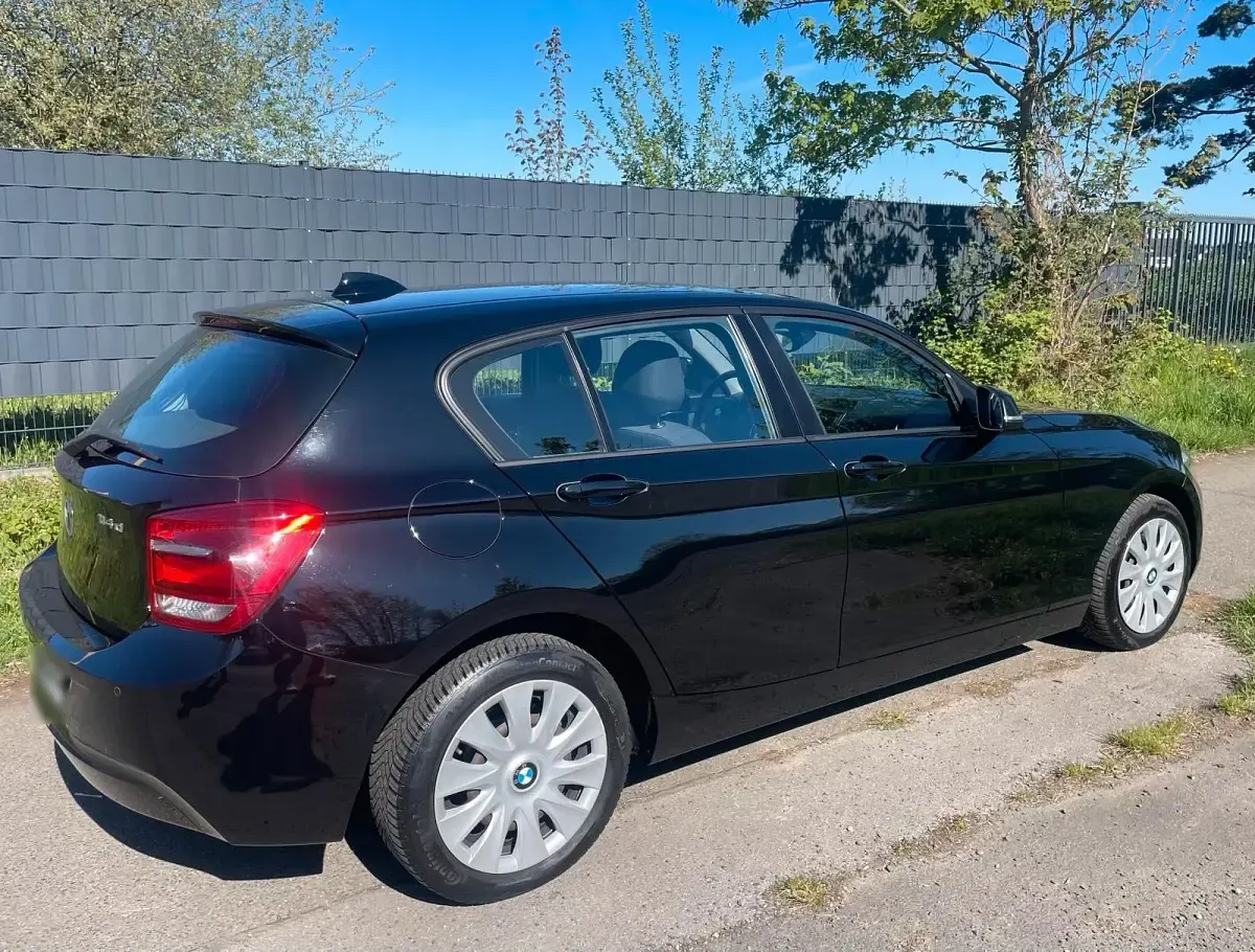 Gebraucht BMW 114 95 PS (69 kW) 2013 Schwarz Kleinwagen