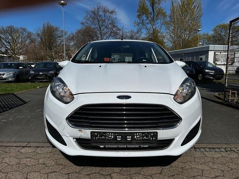 Gebraucht Ford Fiesta Trend 80 PS (58 kW) 2015 Weiß Limousine