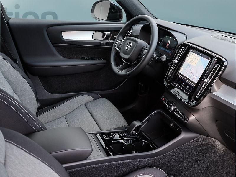 Neu Volvo XC40 Plus 163 PS (119 kW) 2026 Grau SUV