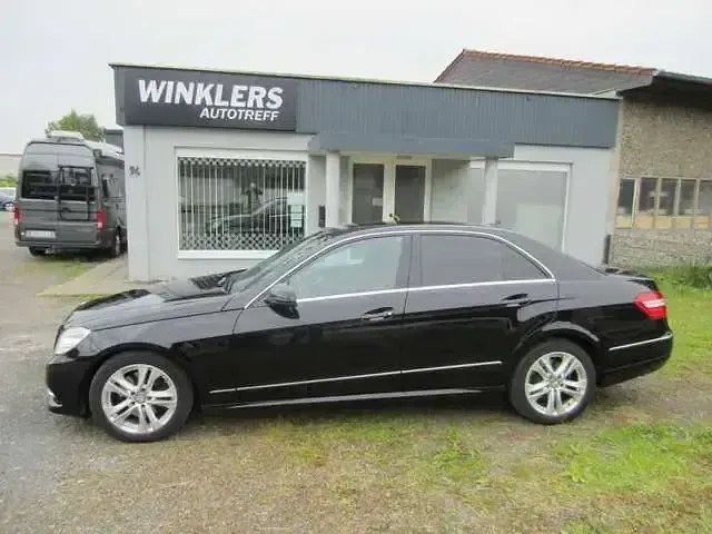 Gebraucht Mercedes E250 204 PS (150 kW) 2012 Obsidianschwarz Limousine