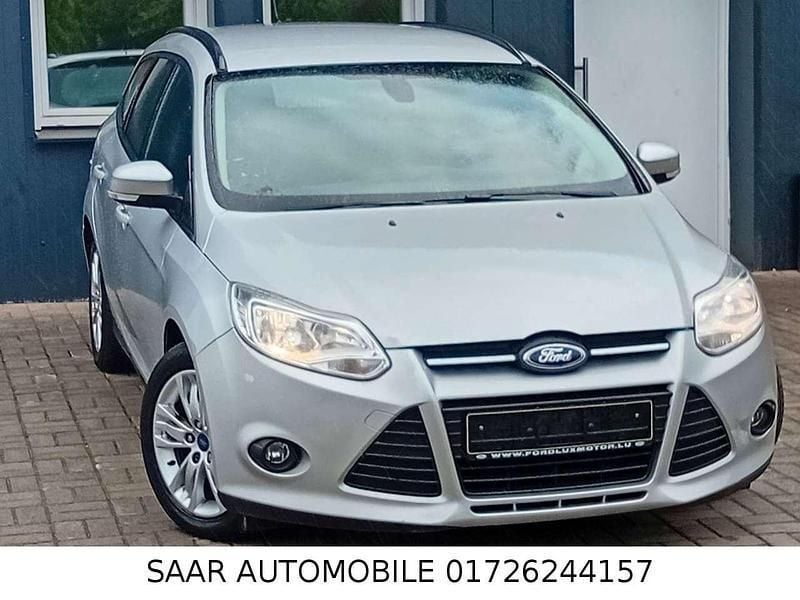 Silber Gebraucht 2013 Ford Focus Trend Kombi | 2.999 € (Guter Preis) - Bild 1/4
