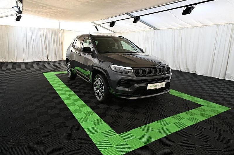 Gebraucht Jeep Compass Summit 131 PS (96 kW) 2025 Grau SUV
