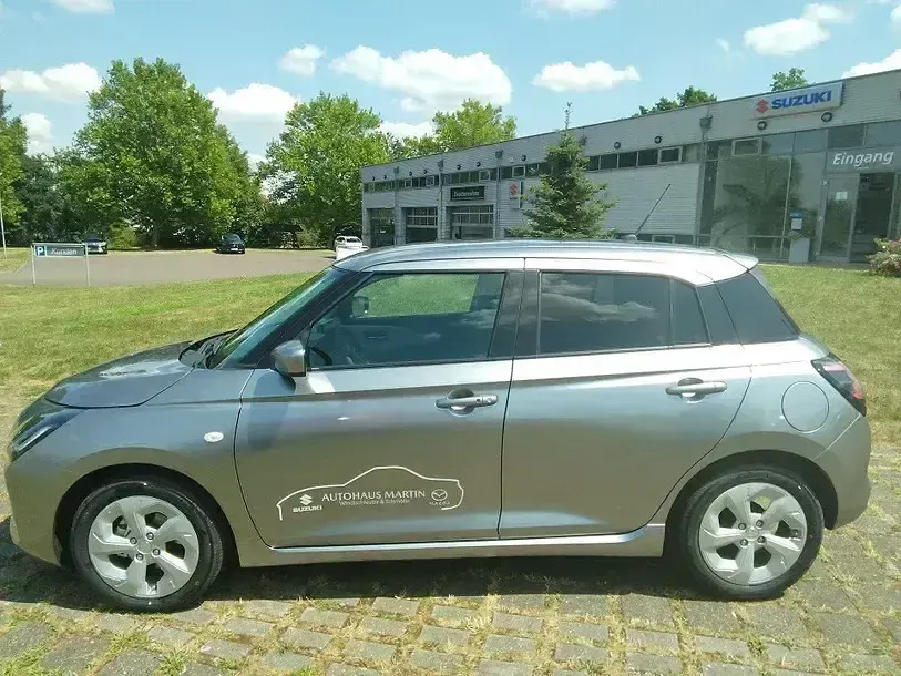 Neu Suzuki Swift Comfort 83 PS (61 kW) 2025 Premium silver met. Kleinwagen