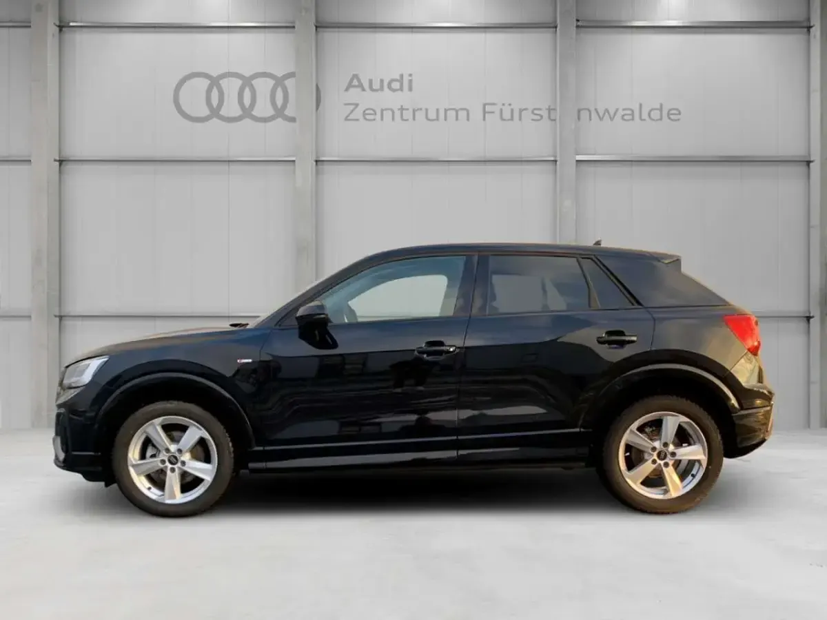 Gebraucht Audi Q2 S-Line 150 PS (110 kW) 2024 Mythosschwarz metallic SUV