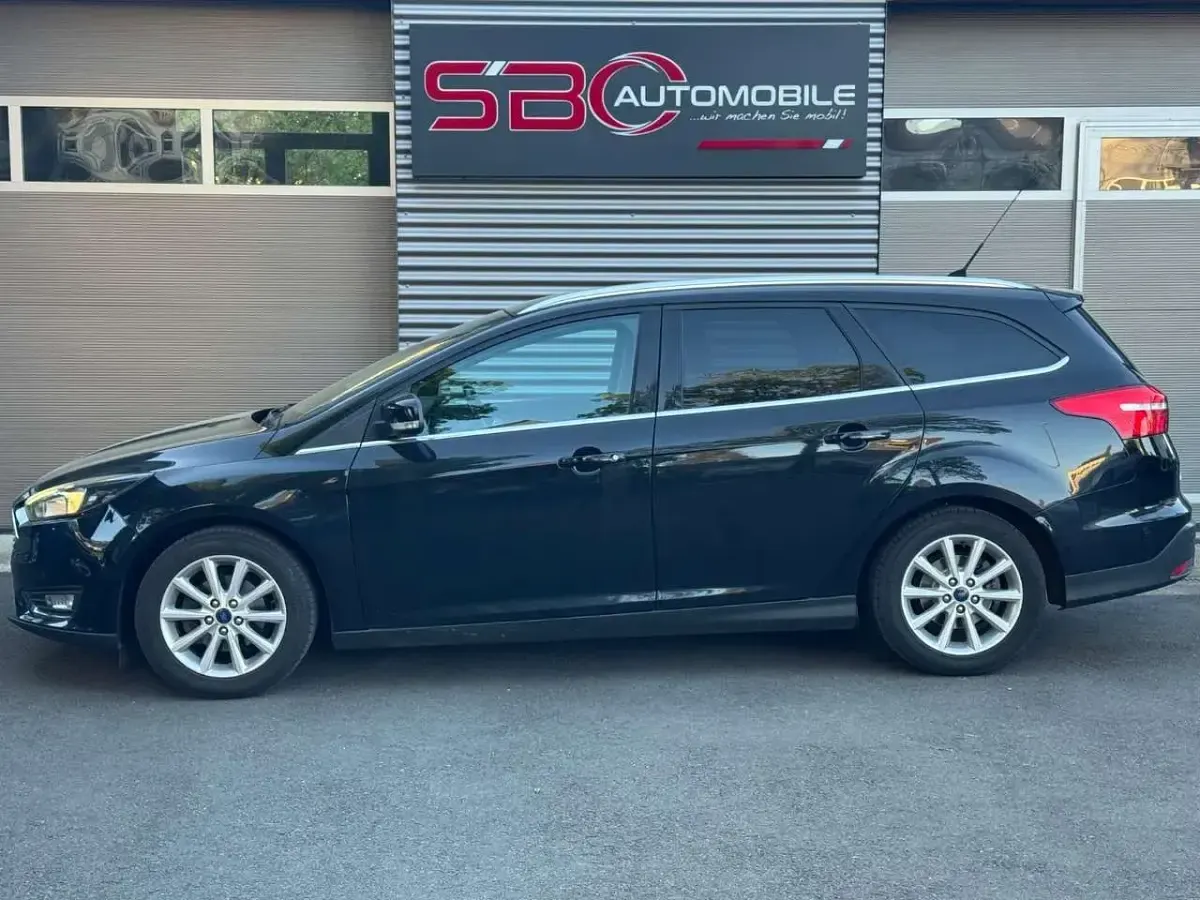 Używany Ford Focus Basis 101 KM (74 kW) 2016 Czarny Kombi
