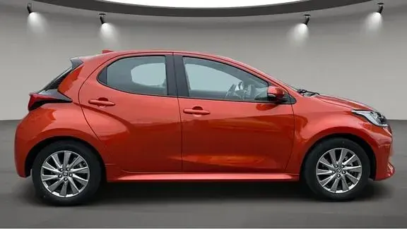 Gebraucht Toyota Yaris 116 PS (85 kW) 2022 Infernoorange metallic Kleinwagen
