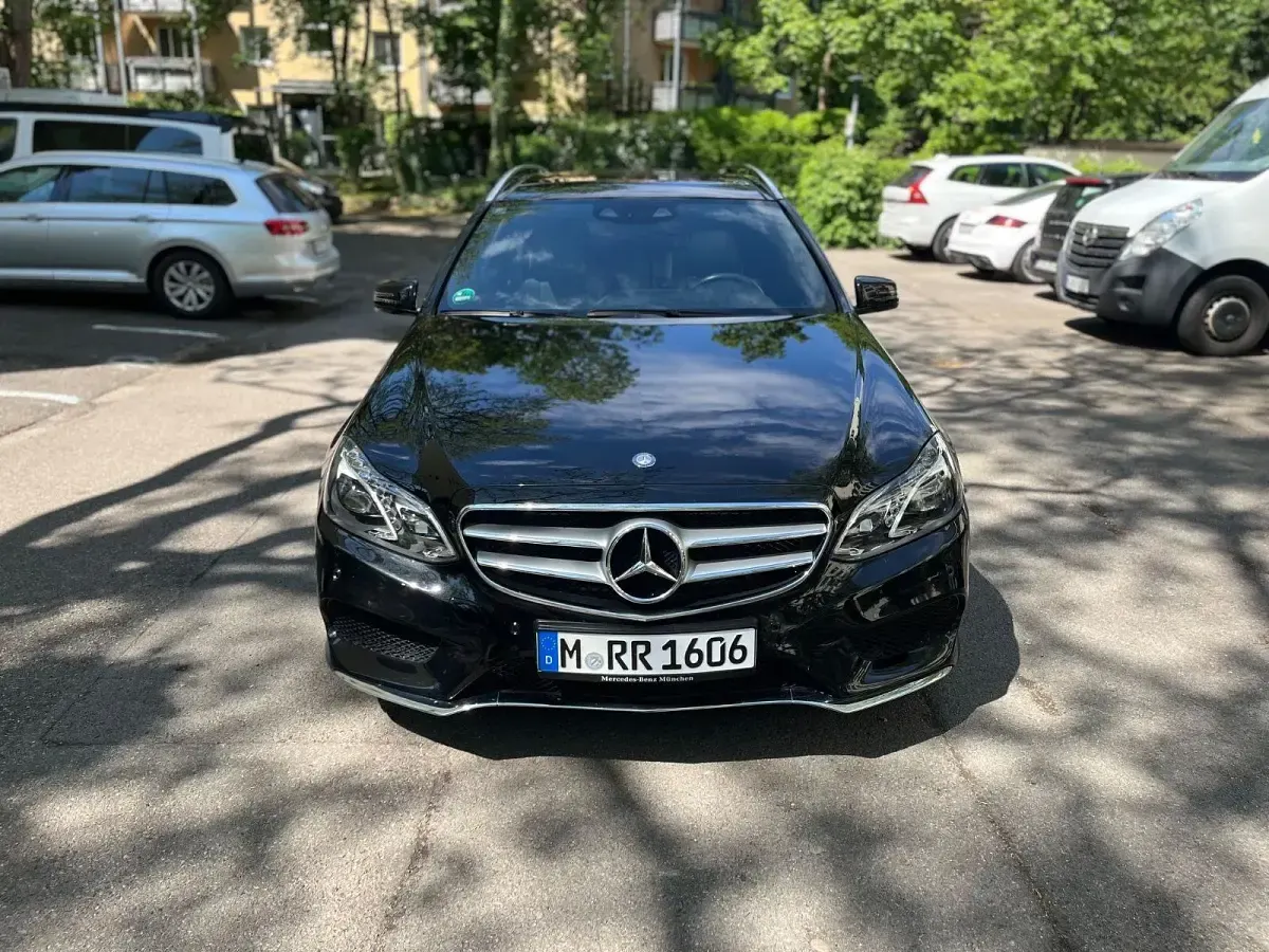 Używany Mercedes E500 407 KM (299 kW) 2013 Czarny Kombi