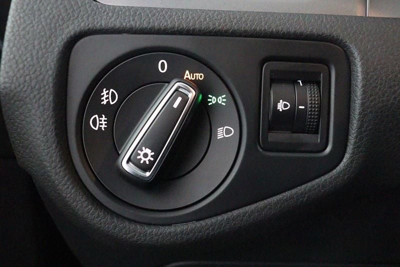 Gebraucht VW Golf VII LOUNGE 125 PS (91 kW) 2015 Blau Kleinwagen