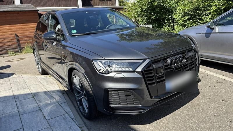 Grau Gebraucht 2020 Audi Q7 S-Line SUV | 50.000 € (Guter Preis) - Bild 1/4
