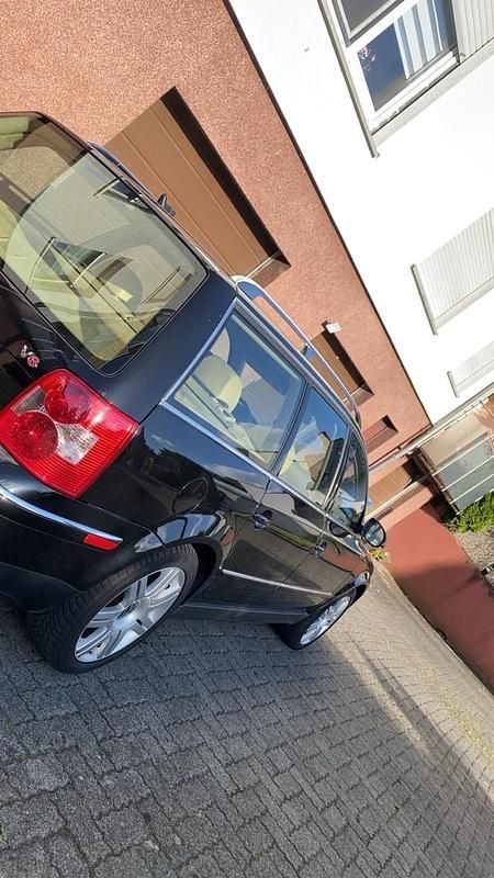 Schwarz Gebraucht 2004 VW Passat Kombi | 1.500 € (Superpreis) - Bild 1/4