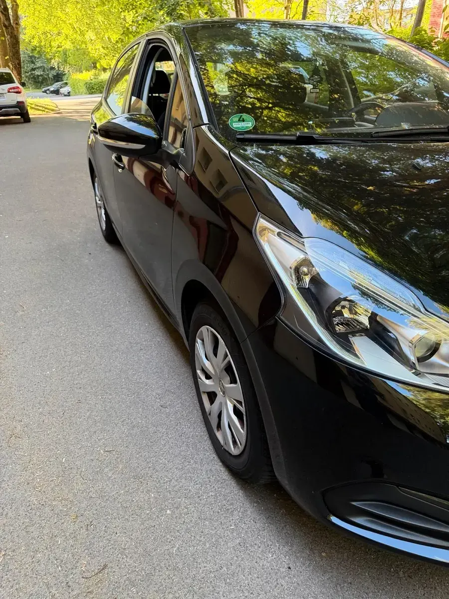 Gebraucht Peugeot 208 82 PS (60 kW) 2016 Schwarz Kleinwagen