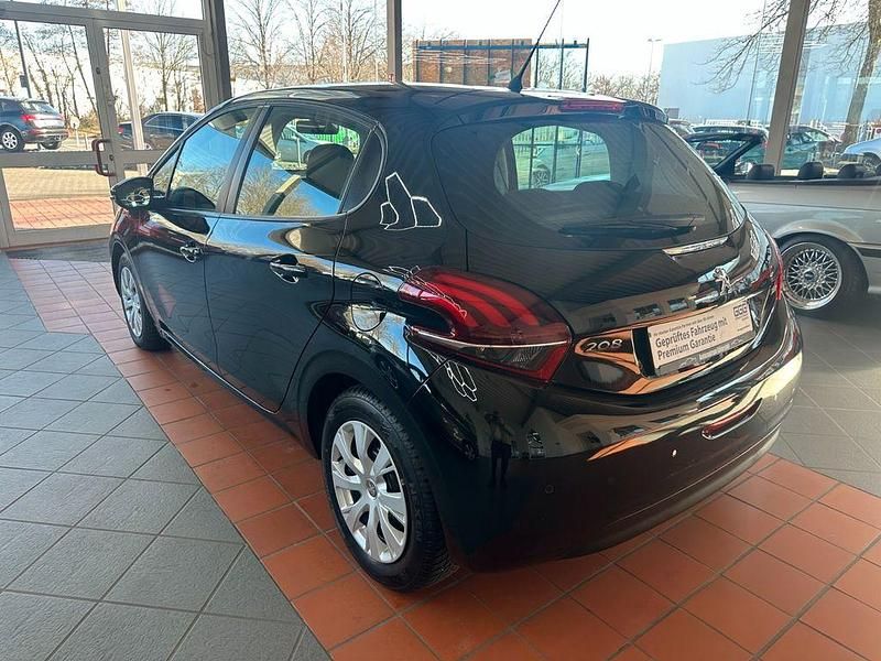 Gebraucht Peugeot 208 Active 68 PS (50 kW) 2017 Schwarz Kleinwagen