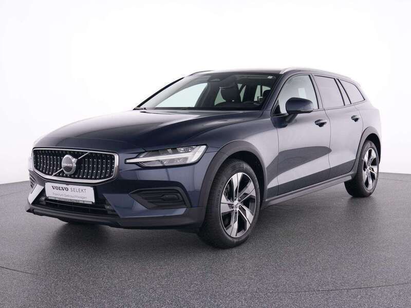 Gebraucht Volvo V60 CC Plus 197 PS (144 kW) 2023 Andere farbe Kombi