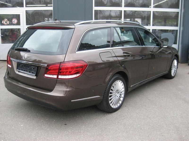 Gebraucht Mercedes E350 306 PS (225 kW) 2013 Braun Kombi