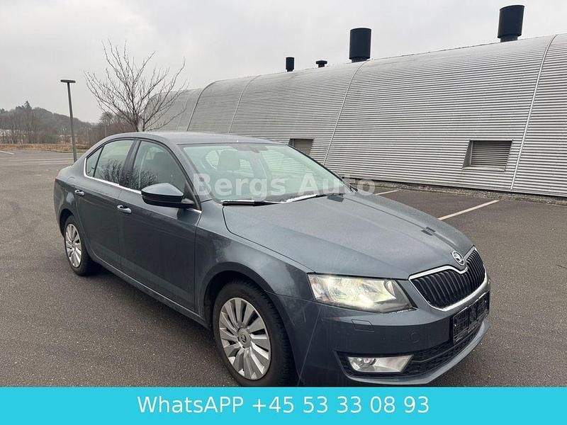 Grau Gebraucht 2015 Skoda Octavia Elegance Limousine | 6.400 € (Guter Preis) - Bild 1/4