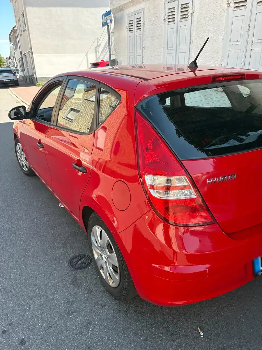 Gebraucht Hyundai i30 Edition 122 PS (89 kW) 2009 Rot Kleinwagen