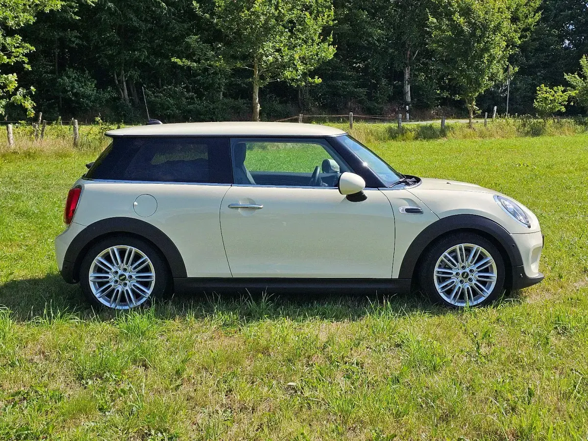 Gebraucht Mini Cooper Chili 136 PS (100 kW) 2018 Weiß Kleinwagen