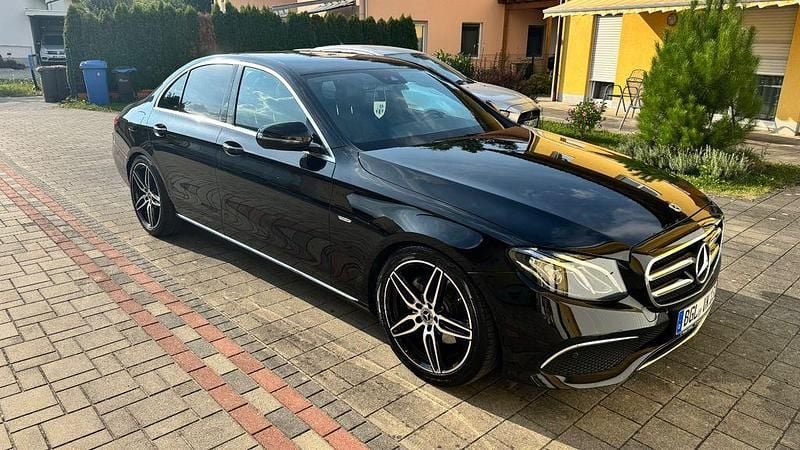 Gebraucht Mercedes E220 194 PS (142 kW) 2019 Schwarz Limousine