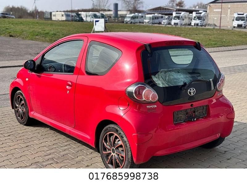 Gebraucht Toyota Aygo Cool 68 PS (50 kW) 2012 Rot Kleinwagen