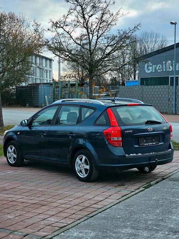 Blau Gebraucht 2010 Kia Ceed Kleinwagen | 2.550 € (Superpreis) - Bild 1/4