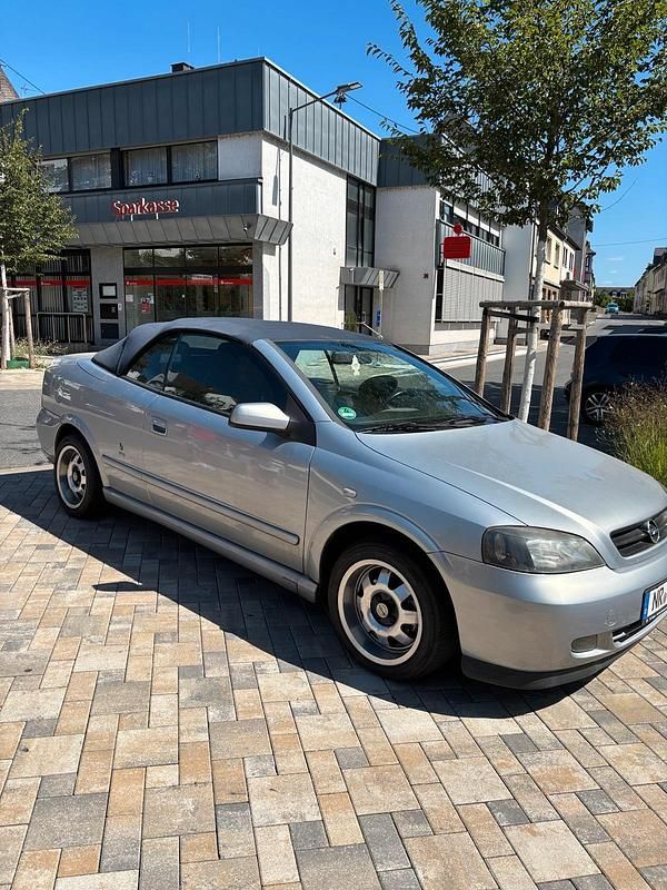 Grau Gebraucht 2002 Opel Astra Cabriolet Cabrio | 2.000 € - Bild 1/4