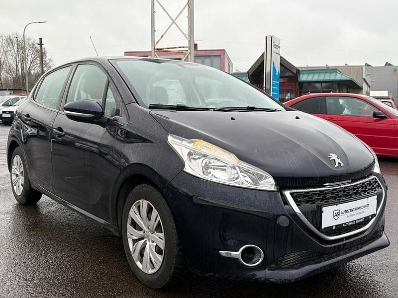 Gebraucht Peugeot 208 Active 82 PS (60 kW) 2015 Blau Kleinwagen