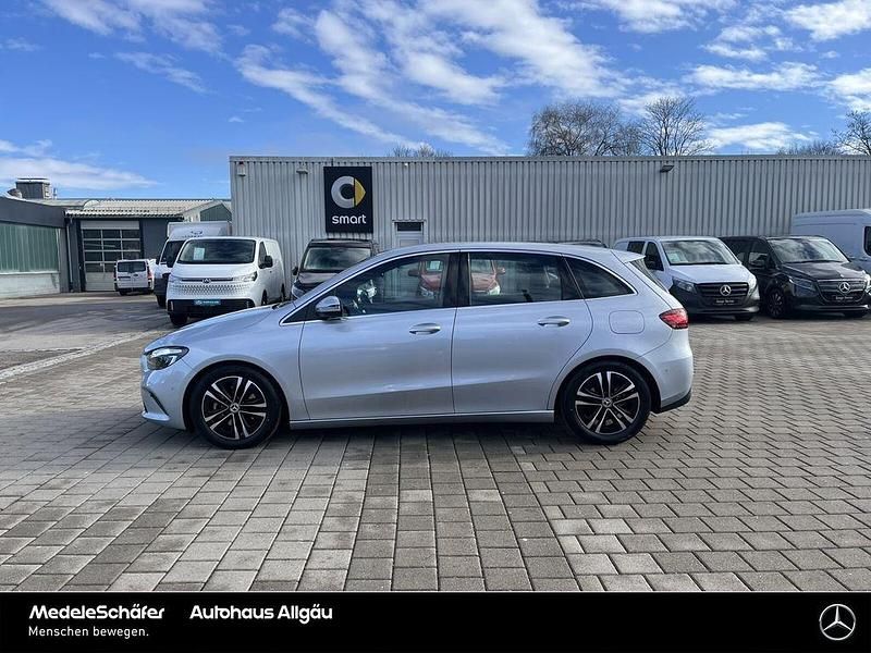 Gebraucht Mercedes B180 Progressive 136 PS (100 kW) 2024 Lack hightechsilber Van / Kleinbus