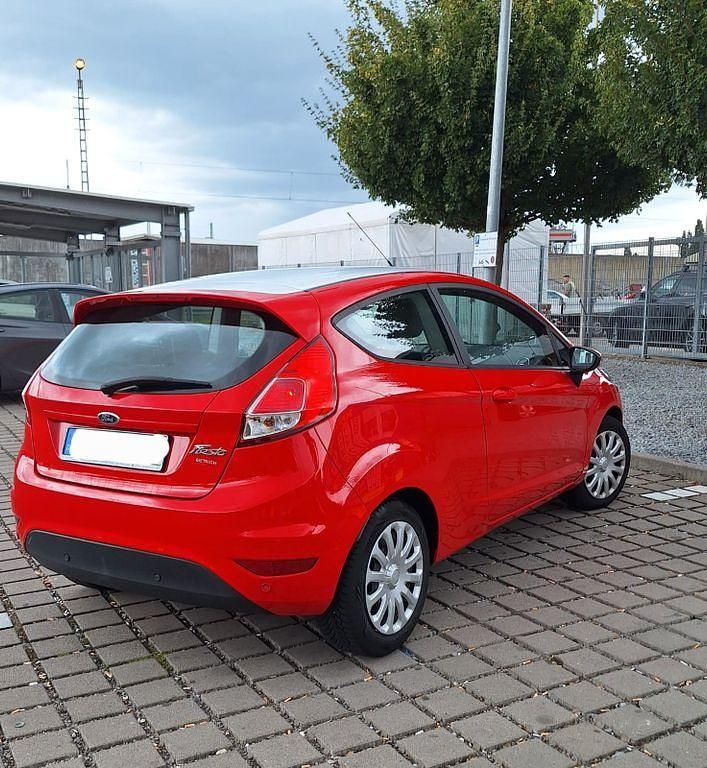 Gebraucht Ford Fiesta 80 PS (58 kW) 2016 Rot Kleinwagen