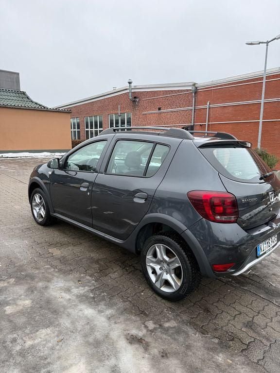 Gebraucht Dacia Sandero Prestige 90 PS (66 kW) 2017 Schwarz Limousine