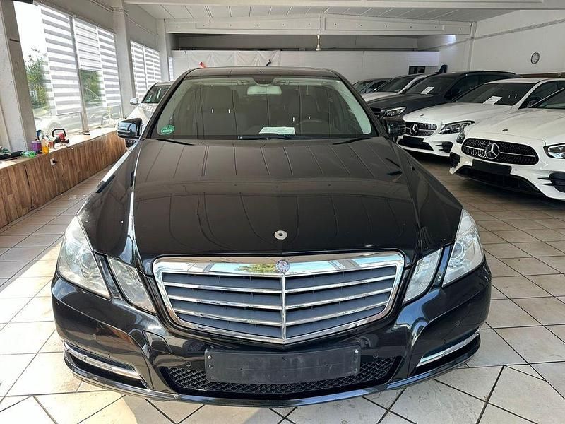 Gebraucht Mercedes E220 170 PS (125 kW) 2012 Schwarz Limousine