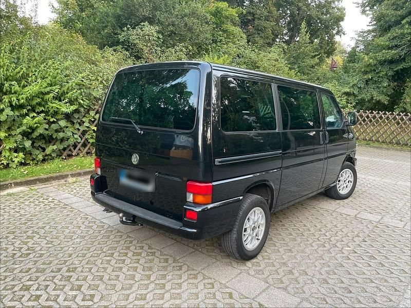 Second-hand VW Caravelle 102 CP (75 kW) 2002 Negru Van