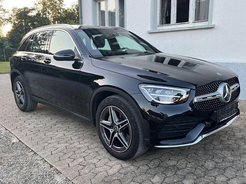 Schwarz Gebraucht 2021 Mercedes GLC220 AMG line SUV | 36.999 € (Fairer Preis) - Bild 1/4