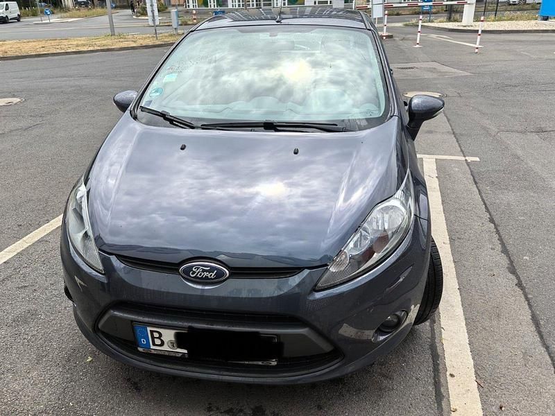 Grau Gebraucht 2011 Ford Fiesta Titanium Kleinwagen | 4.800 € (Guter Preis) - Bild 1/4
