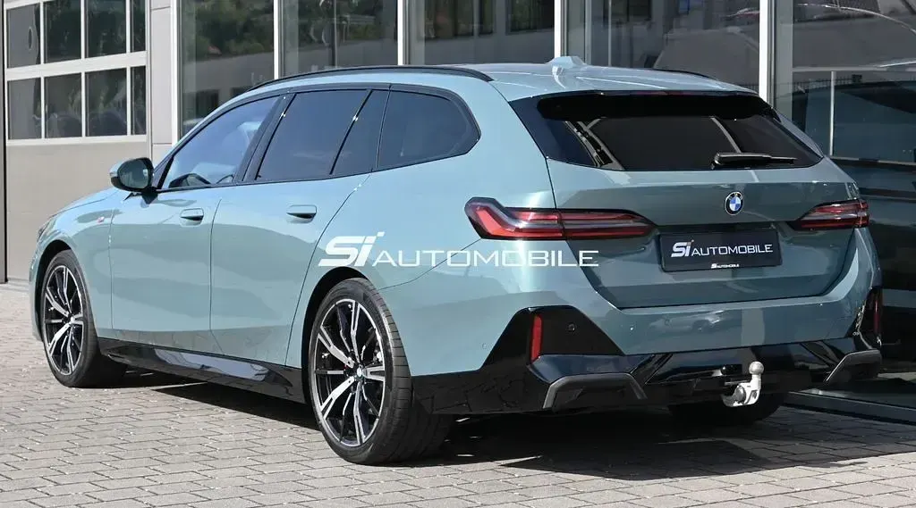 Gebraucht BMW 540 M Sport 303 PS (222 kW) 2025 Cape york gruen metallic Kombi