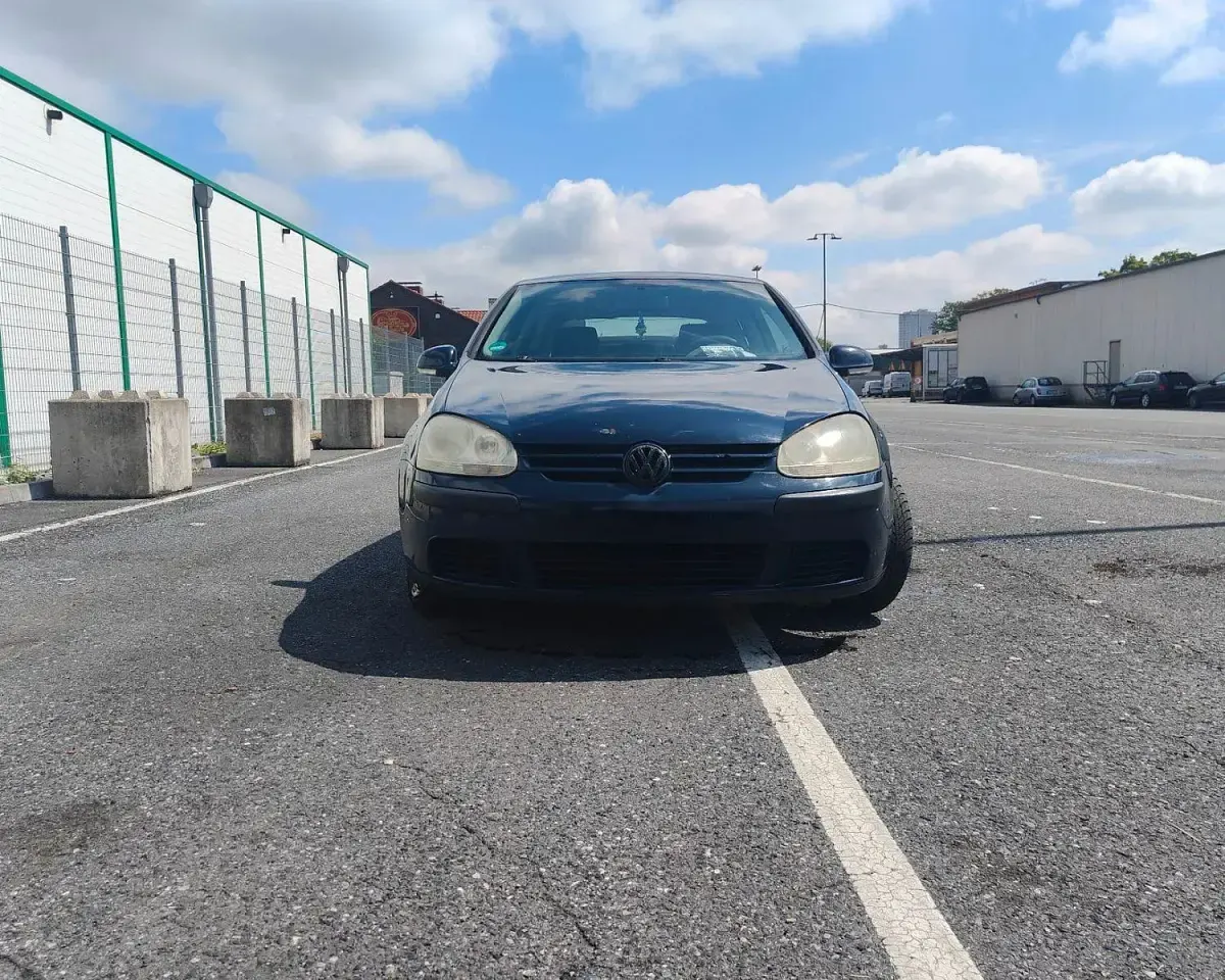 Używany VW Golf 105 KM (77 kW) 2005 Niebieski Coupe