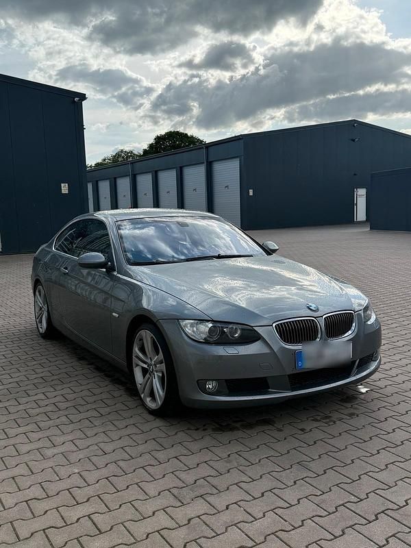 Grau Gebraucht 2007 BMW 330 Coupé | 9.450 € (Superpreis) - Bild 1/4