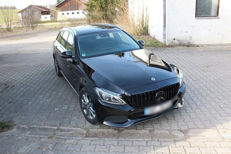 Gebraucht Mercedes C220 AMG 170 PS (125 kW) 2018 Schwarz Kombi