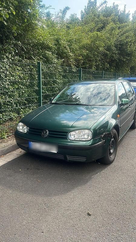 Grün Gebraucht 2000 VW Golf IV Kleinwagen | 500 € (Superpreis) - Bild 1/4