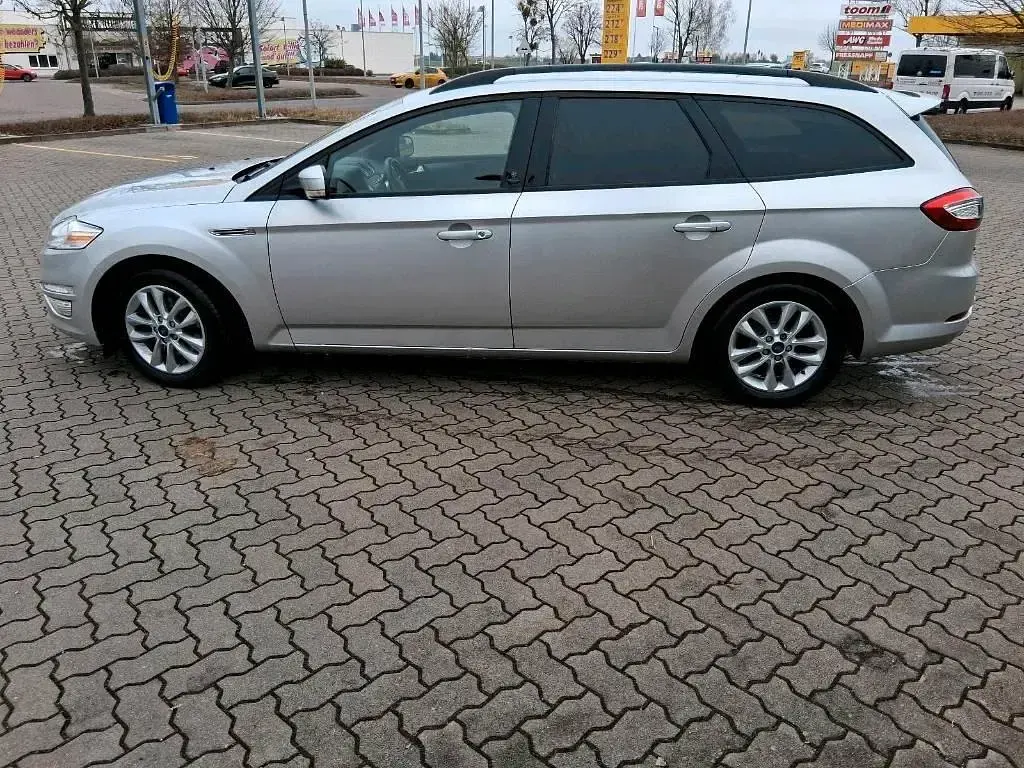 Gebraucht Ford Mondeo 140 PS (102 kW) 2012 Silber Limousine