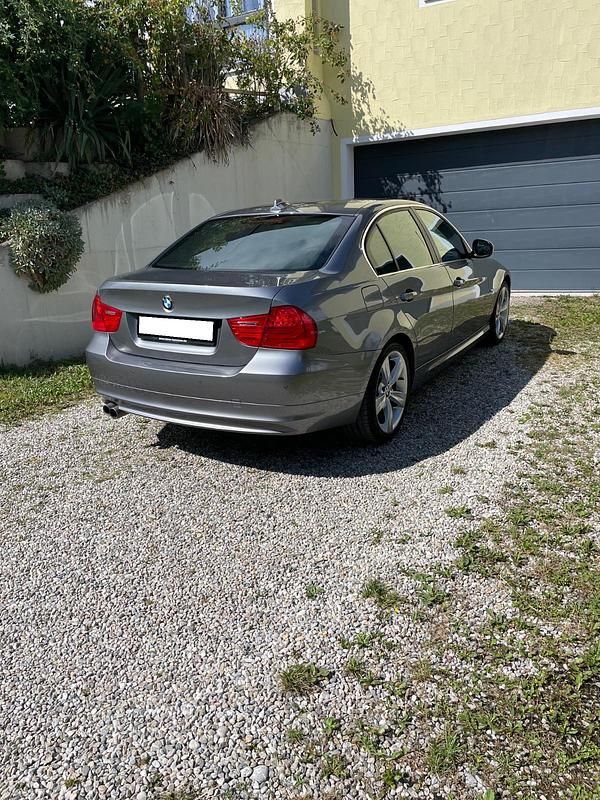 Gebraucht BMW 330 245 PS (180 kW) 2011 Limousine