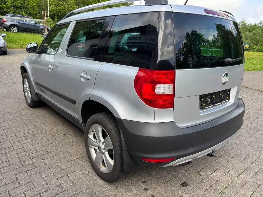 Gebraucht Skoda Yeti Experience 105 PS (77 kW) 2011 Silber SUV