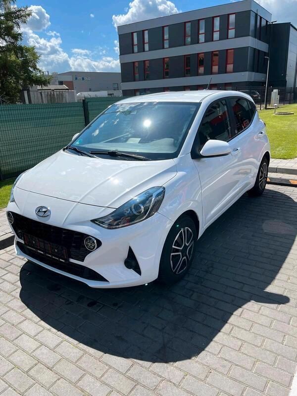 Weiß Gebraucht 2021 Hyundai i10 Edition 30 Kleinwagen | 10.800 € (Guter Preis) - Bild 1/4