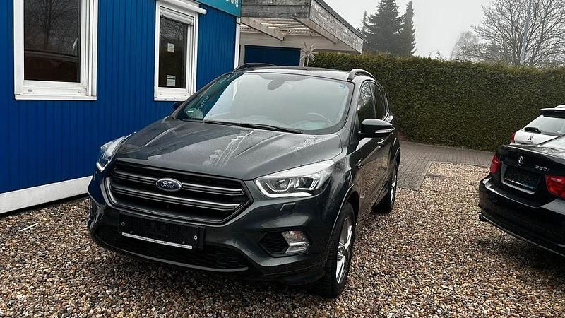 Gebraucht Ford Kuga ST-Line 179 PS (131 kW) 2018 Grün SUV