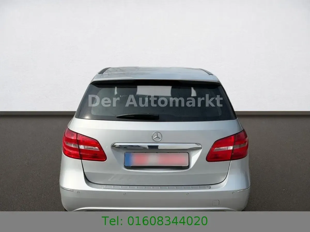 Gebraucht Mercedes B180 122 PS (89 kW) 2013 Silber Kleinwagen