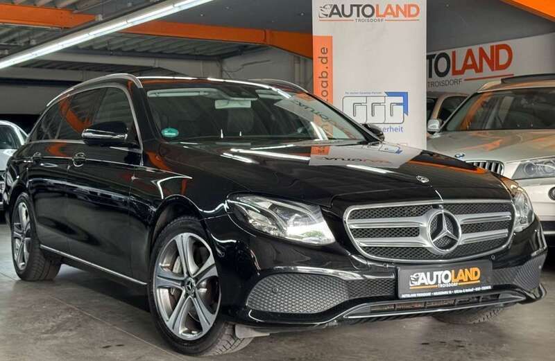 Obsidianschwarz metalliclack Gebraucht 2017 Mercedes E400 Kombi | 27.999 € (Fairer Preis) - Bild 1/4